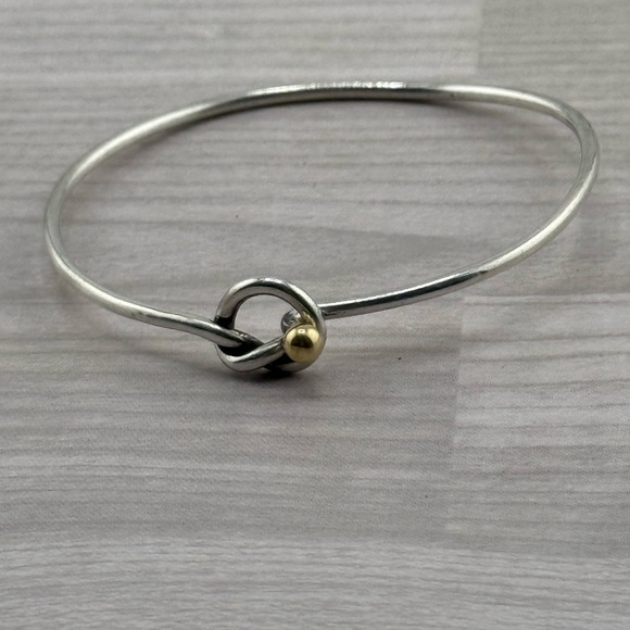 Tiffany & Co. 9.25 & 750 Yellow Love Knot Bracelet. - Picture 1 of 5